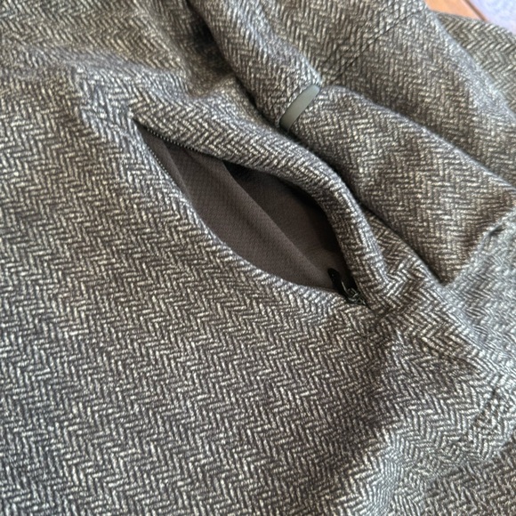 Lululemon Runderful 1/2 Zip Long Sleeve Shirt Grey Herringbone Sz 10‎ Reflective - Picture 9 of 15